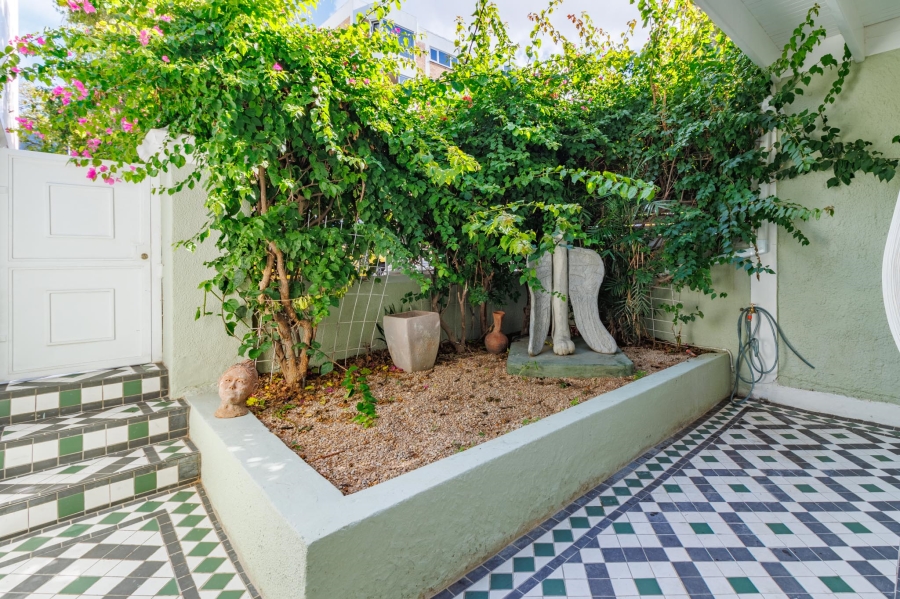 To Let 4 Bedroom Property for Rent in Gardens Western Cape